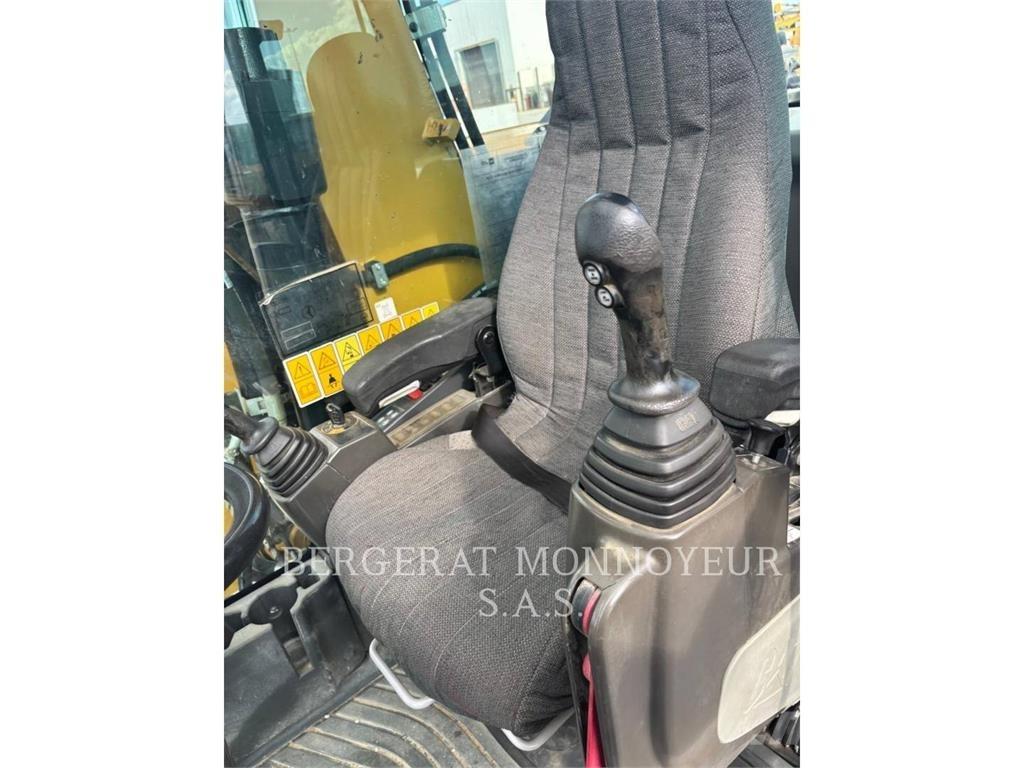 CAT M318F IVC Pelle sur pneus