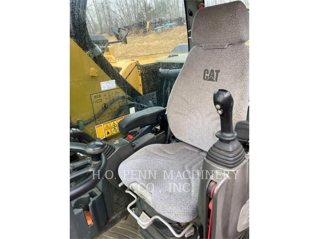 CAT M322F Pelle sur pneus