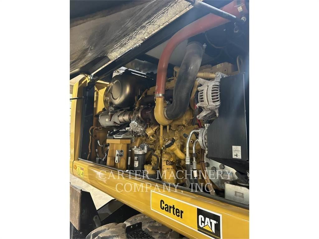 CAT M322F Pelle sur pneus