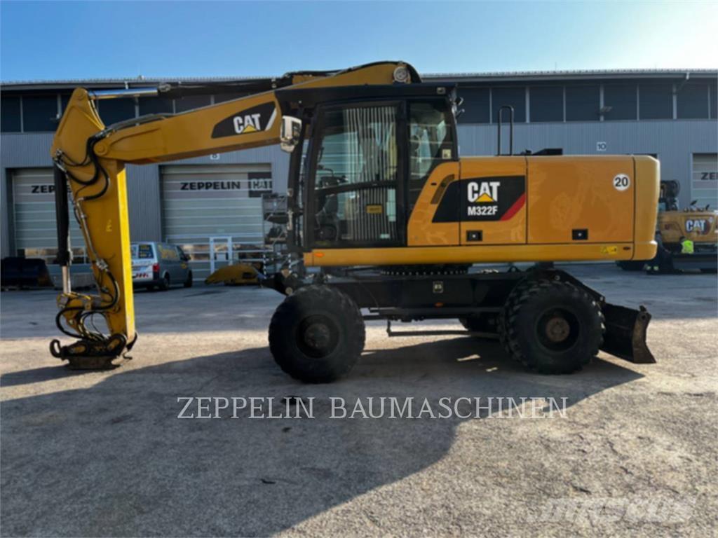 CAT M322F Pelle sur pneus