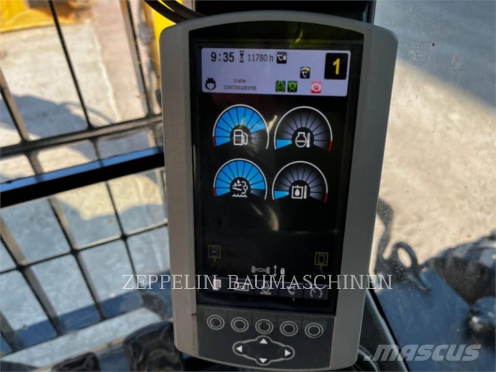 CAT M322F Pelle sur pneus