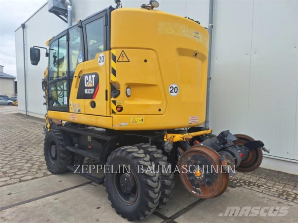 CAT M323F Pelle sur pneus