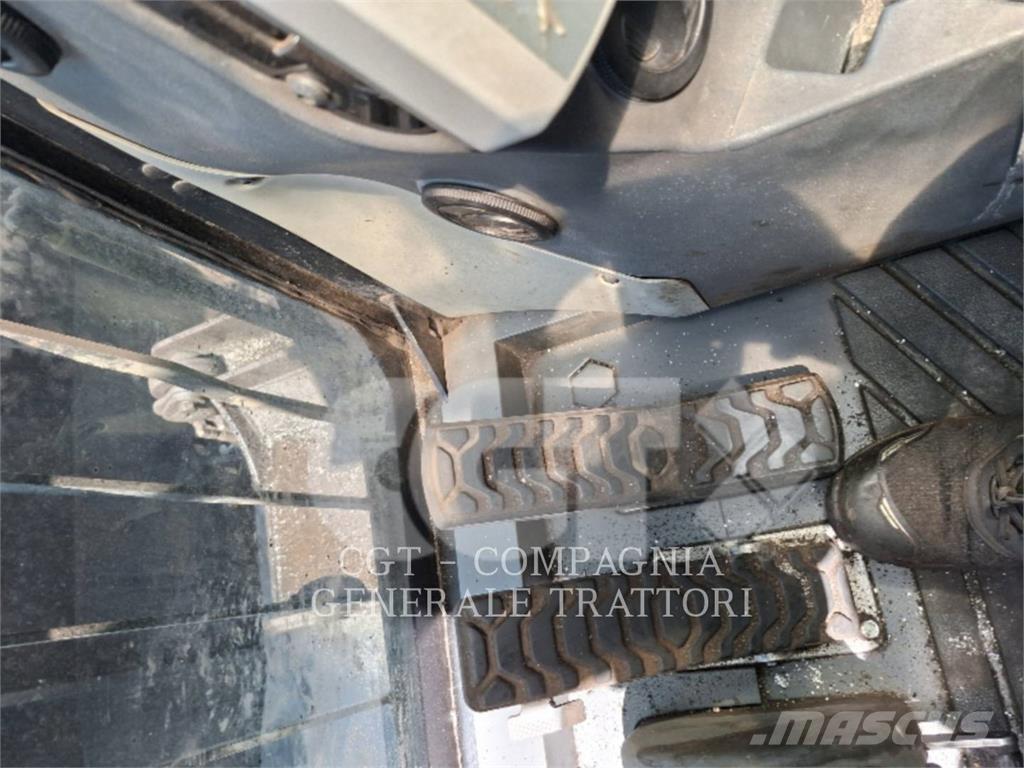 CAT MH 3024 Pelle sur pneus