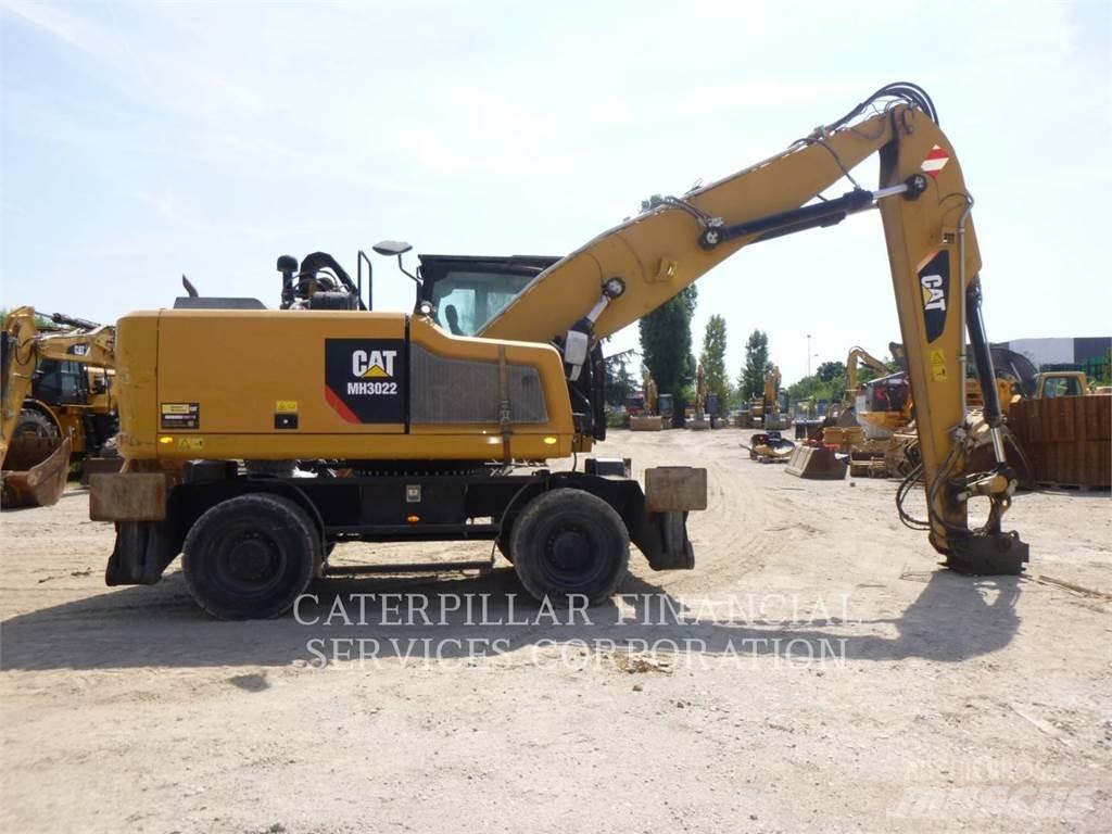 CAT MH3022-06 Pelle sur pneus
