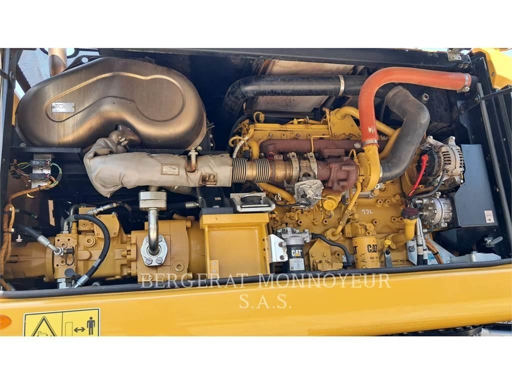 CAT MH3022-1 Pelle sur pneus