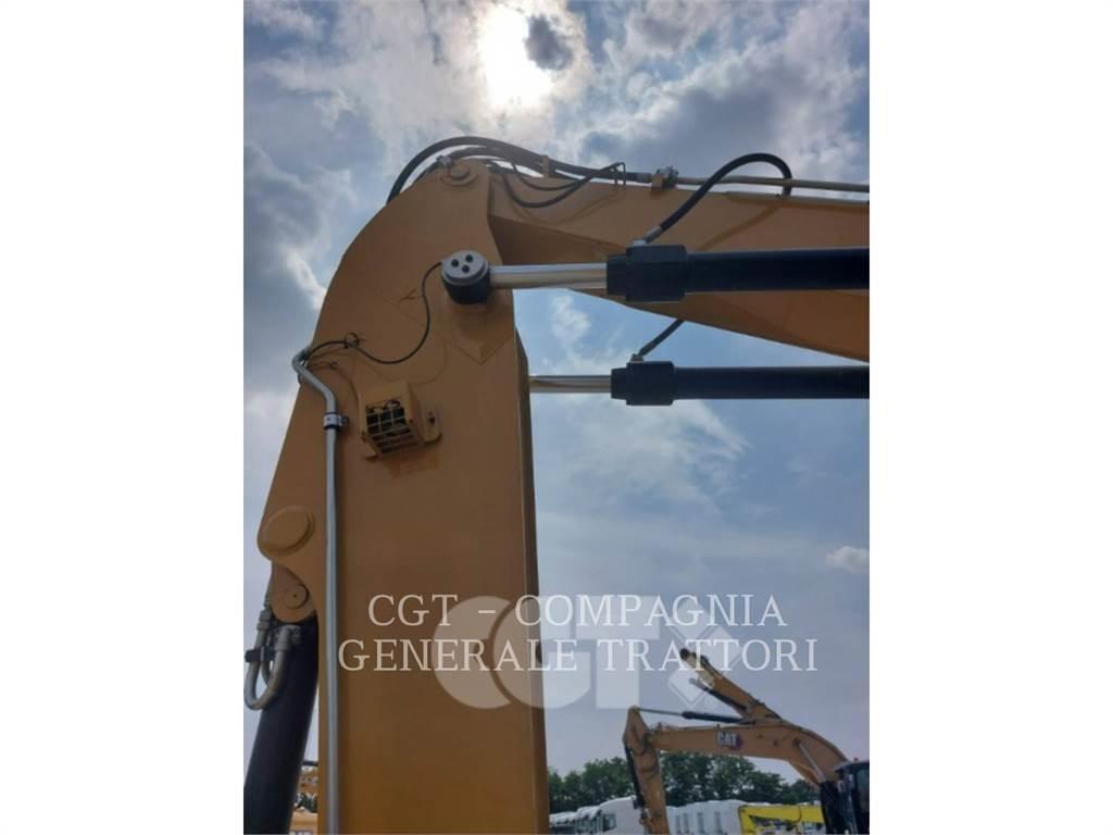 CAT MH3024 Pelle sur pneus