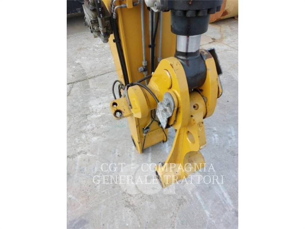 CAT MH3024 Pelle sur pneus