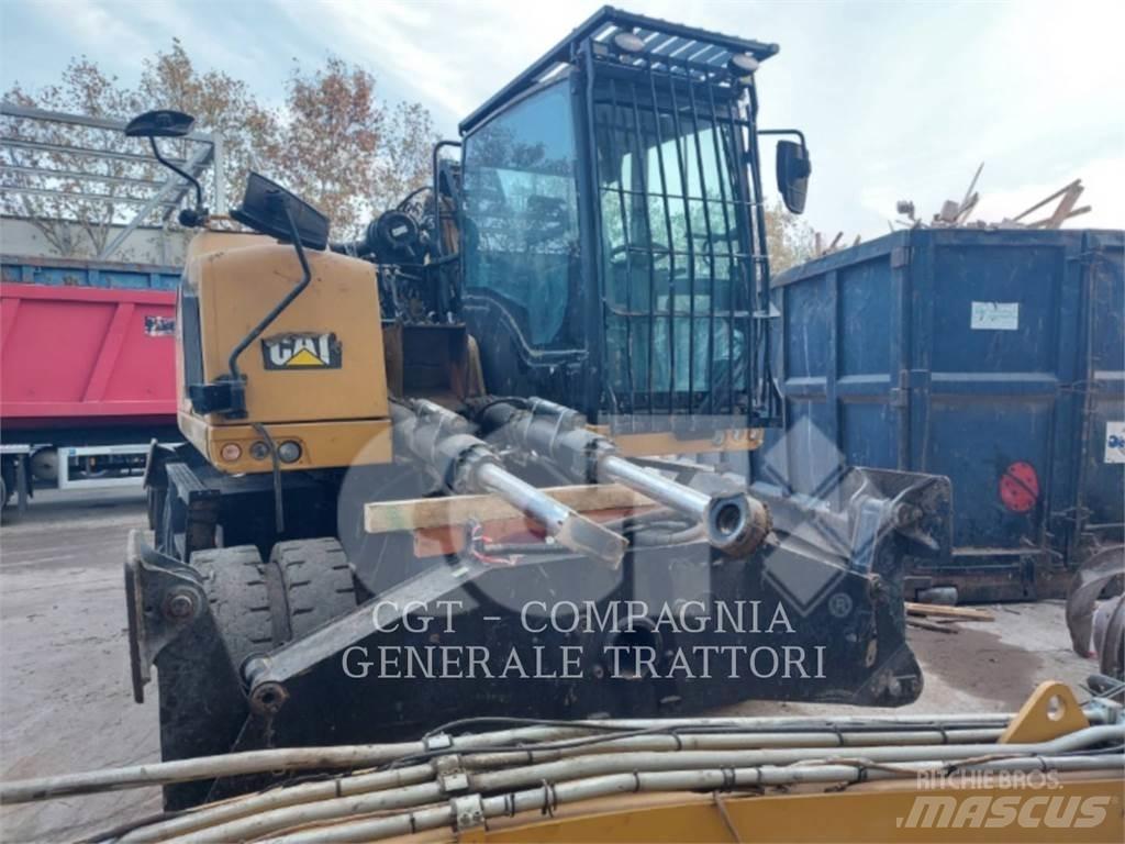 CAT MH3024 Pelle sur pneus