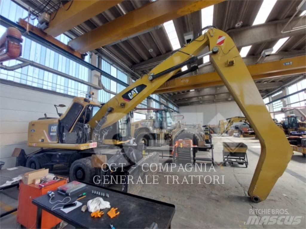 CAT MH3024 Pelle sur pneus
