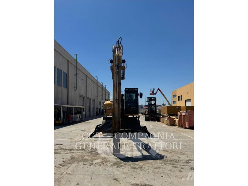 CAT MH3024 Pelle sur pneus