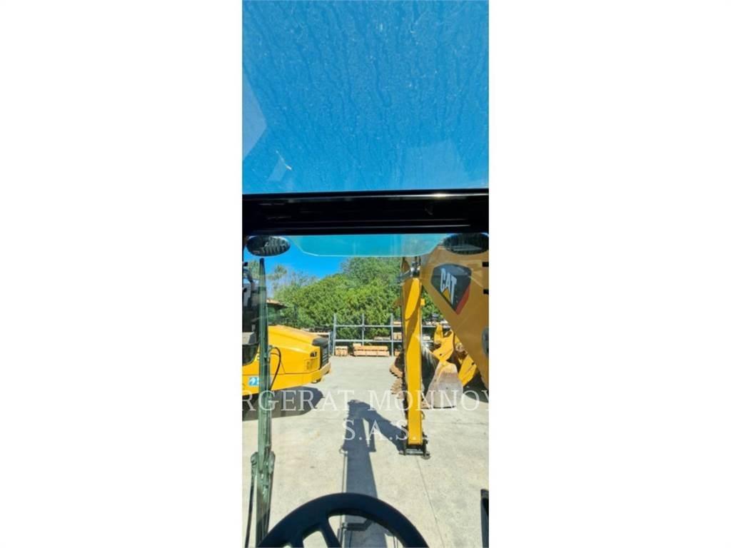 CAT MH3024-06 Pelle sur pneus