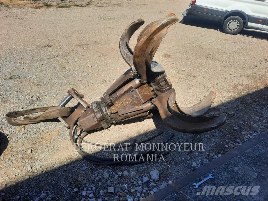 CAT MH3024-06 Pelle sur pneus