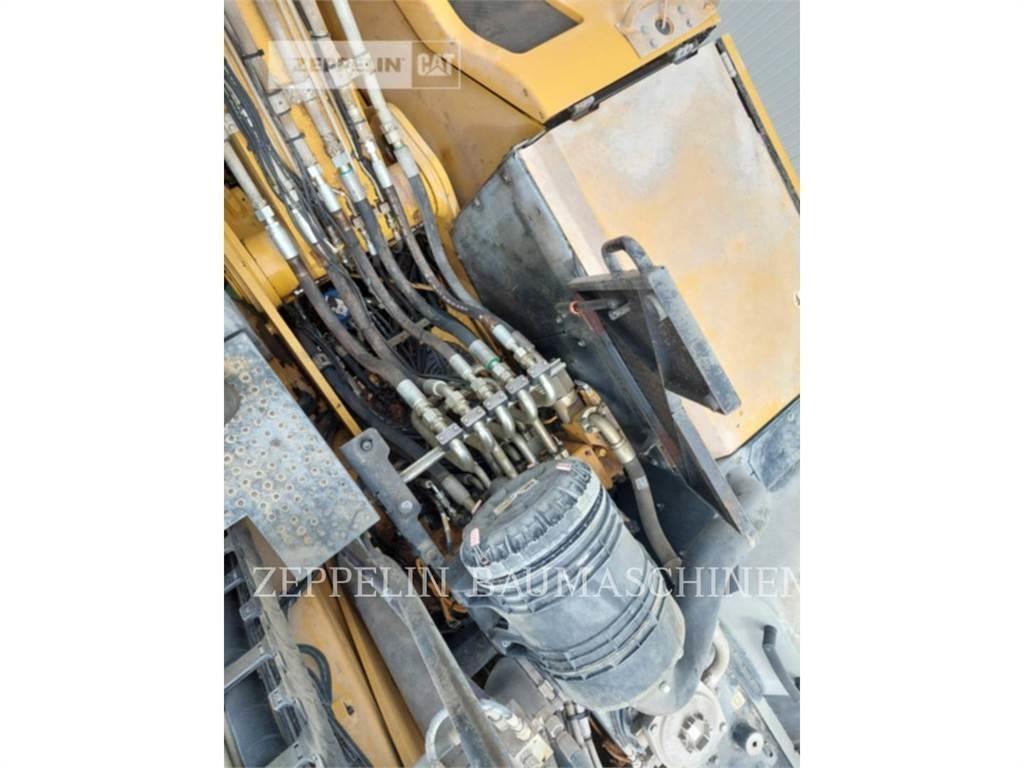 CAT MH3024-06C Pelle de démolition