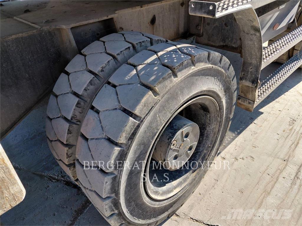 CAT MH3024-1 Pelle sur pneus