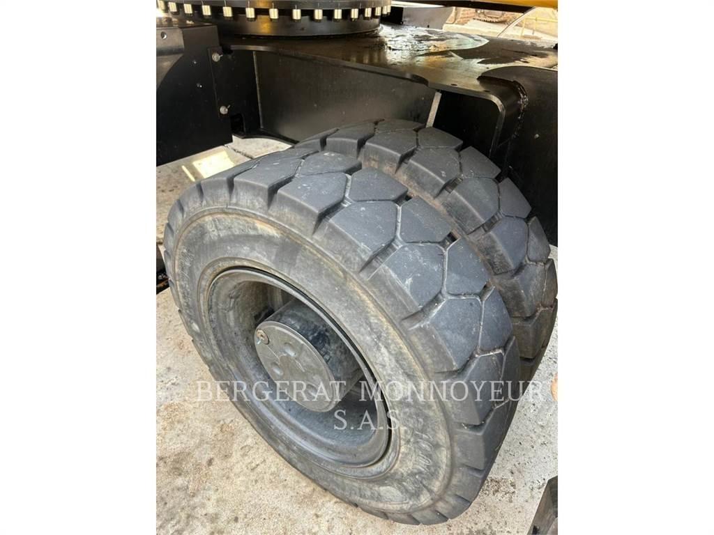 CAT MH3024-1 Pelle sur pneus