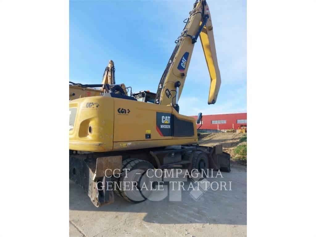 CAT MH3026 Pelle sur pneus