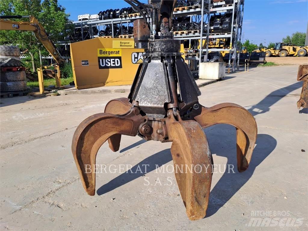 CAT MH3026 Pelle sur pneus