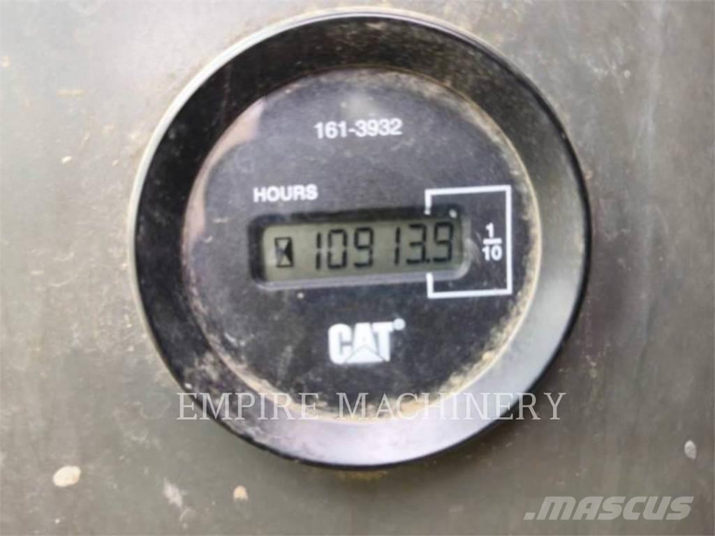 CAT MH3059 Pelle sur chenilles