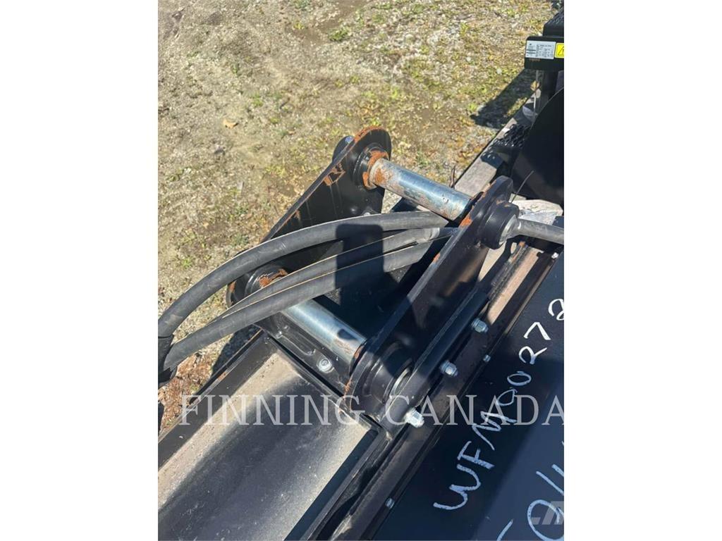 CAT MH8-FM-HMF210 Faucheuse