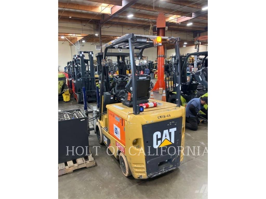 CAT MITSUBISHI EC30N2 Chariots élévateurs électriques