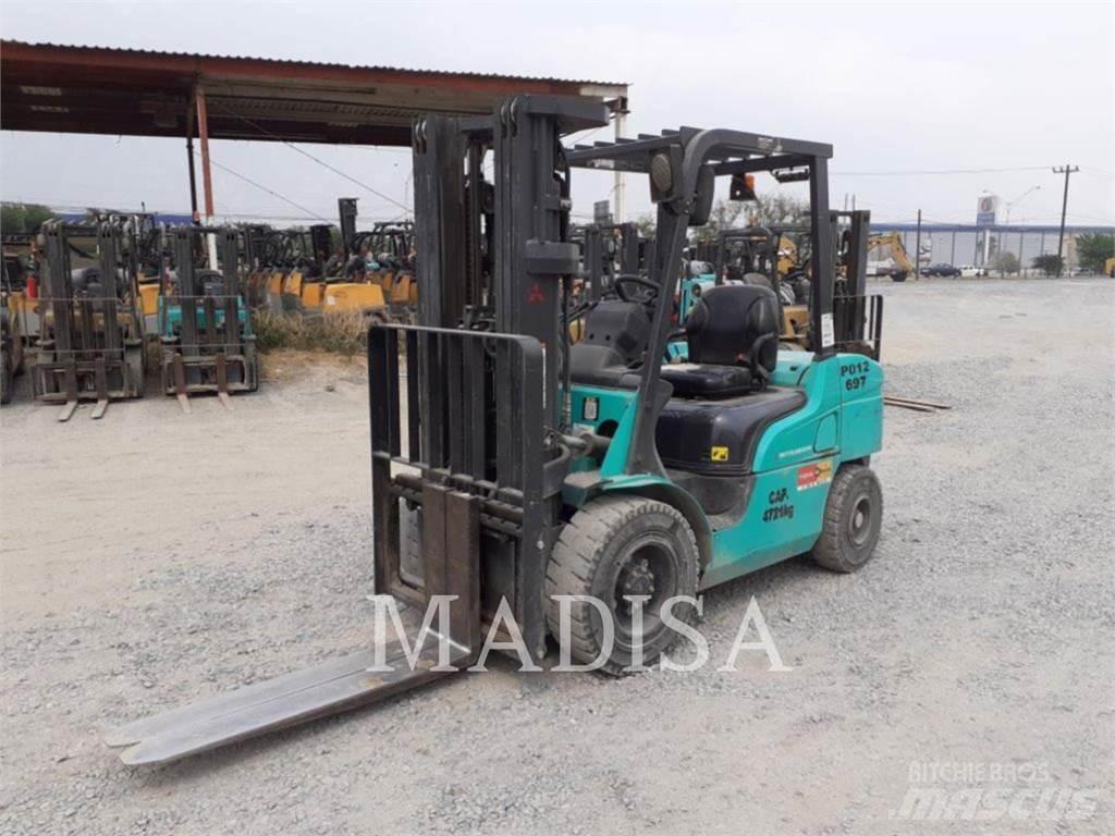 CAT MITSUBISHI FD30NM5 Autres Chariots élévateurs