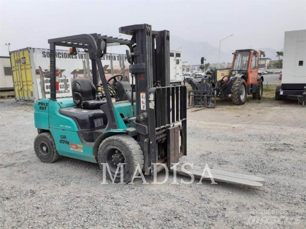 CAT MITSUBISHI FD30NM5 Autres Chariots élévateurs