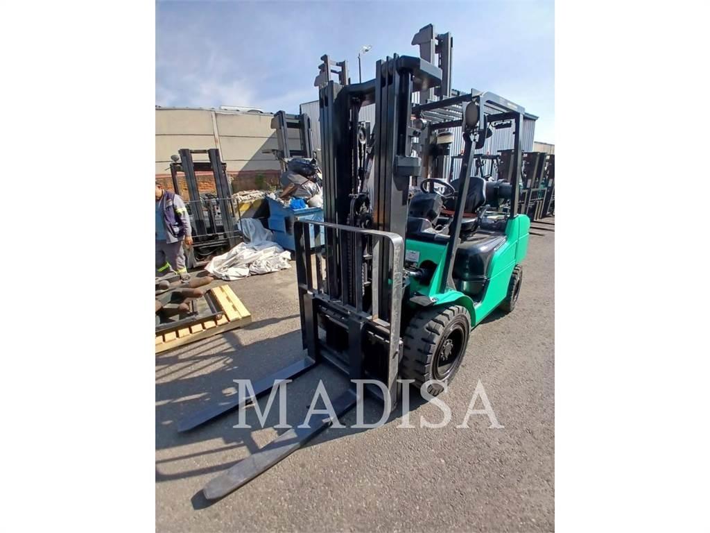 CAT MITSUBISHI FG30N-LP Autres Chariots élévateurs