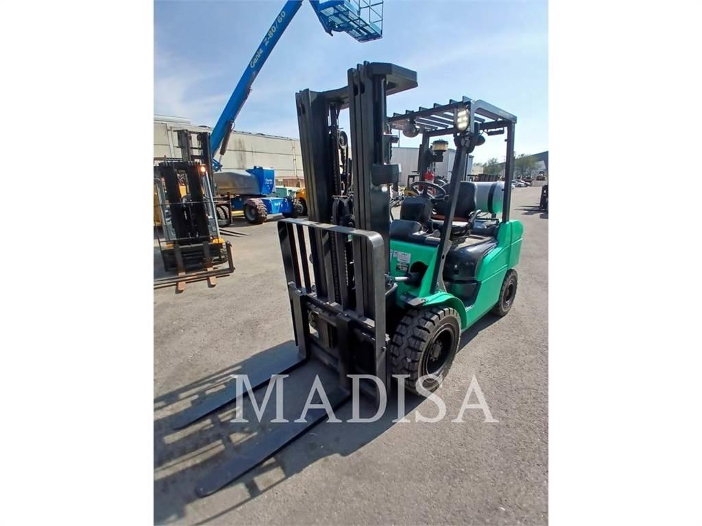 CAT MITSUBISHI FG30N-LP Autres Chariots élévateurs
