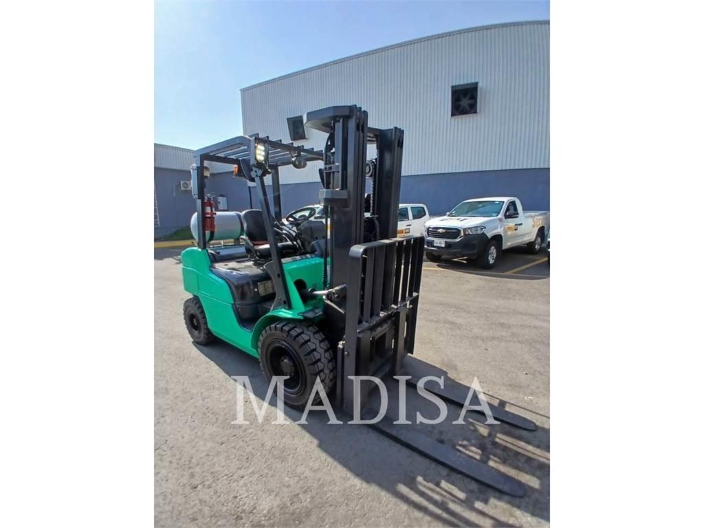 CAT MITSUBISHI FG30N-LP Autres Chariots élévateurs