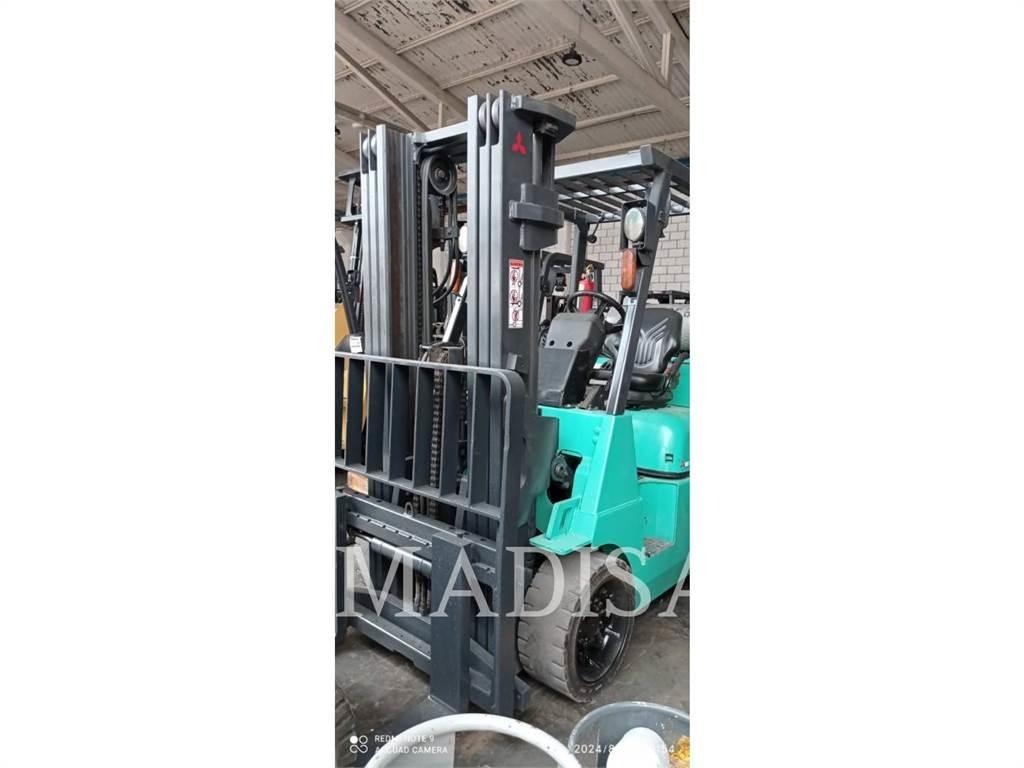 CAT MITSUBISHI FGC40K Autres Chariots élévateurs