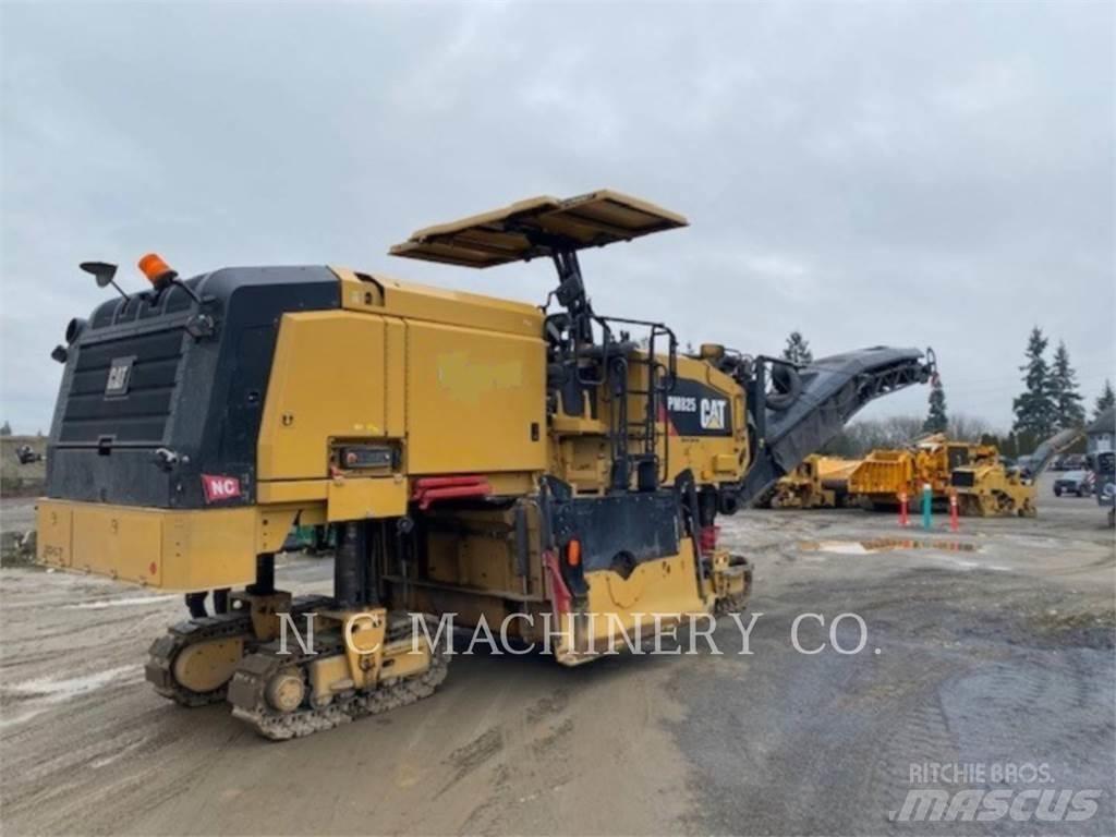 CAT PM825 Finisseur