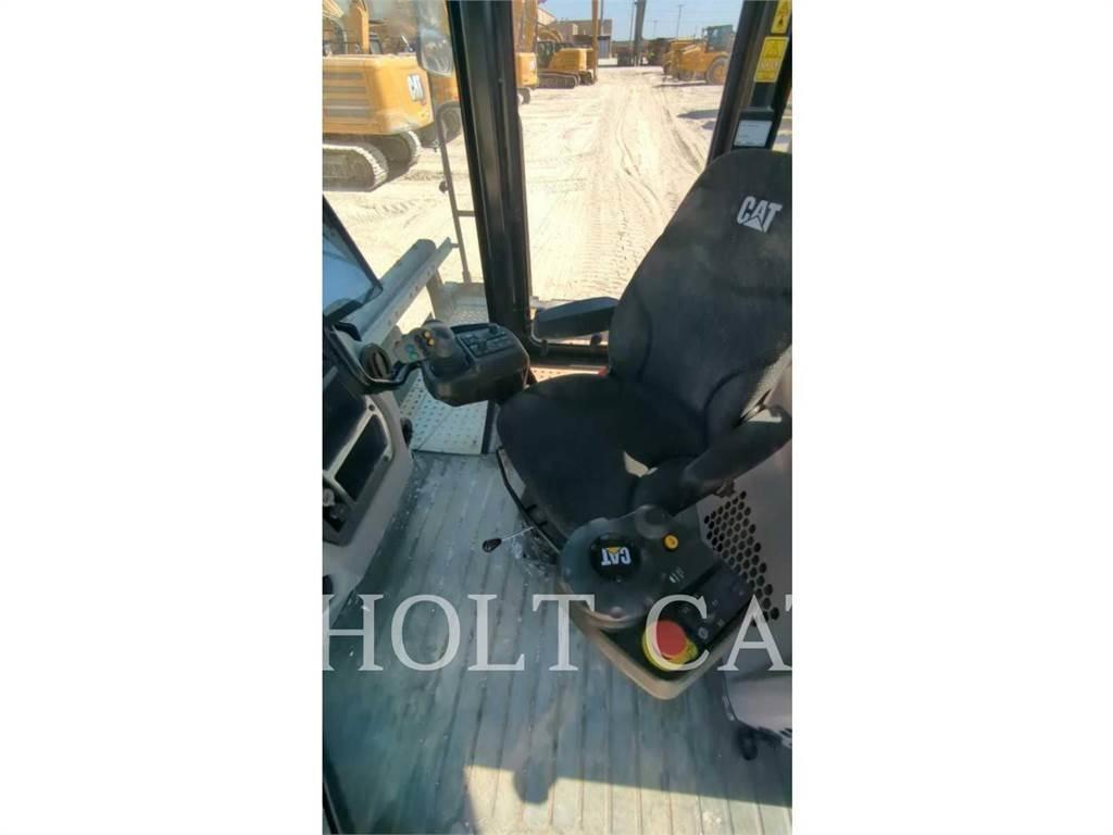 CAT RM400 CAB Recycleur bitume