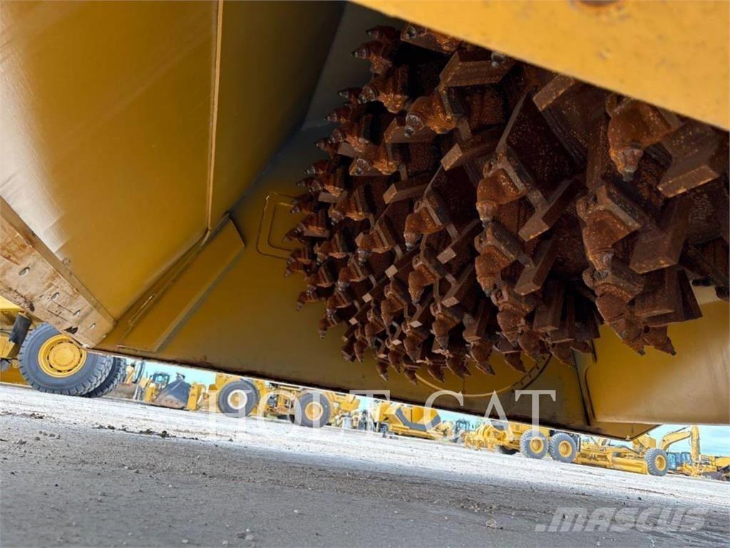 CAT RM400 CAB Recycleur bitume