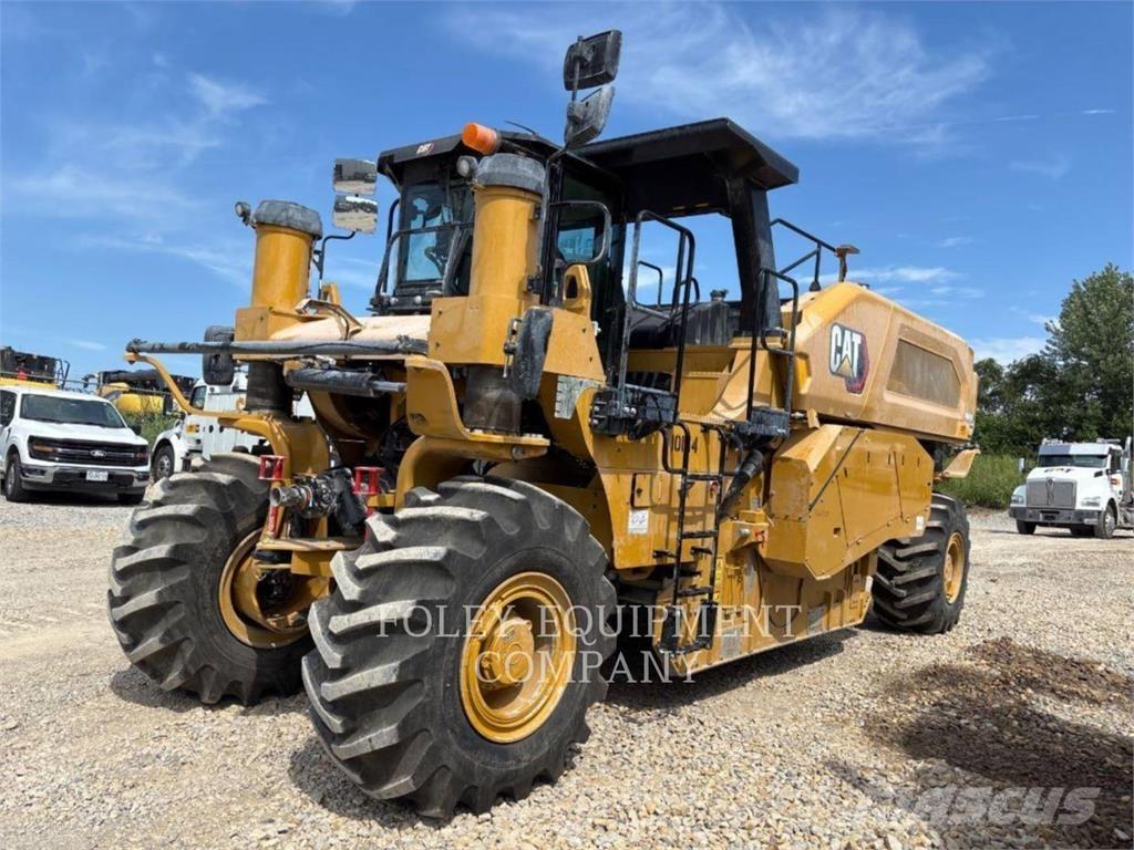 CAT RM600-01 Finisseur