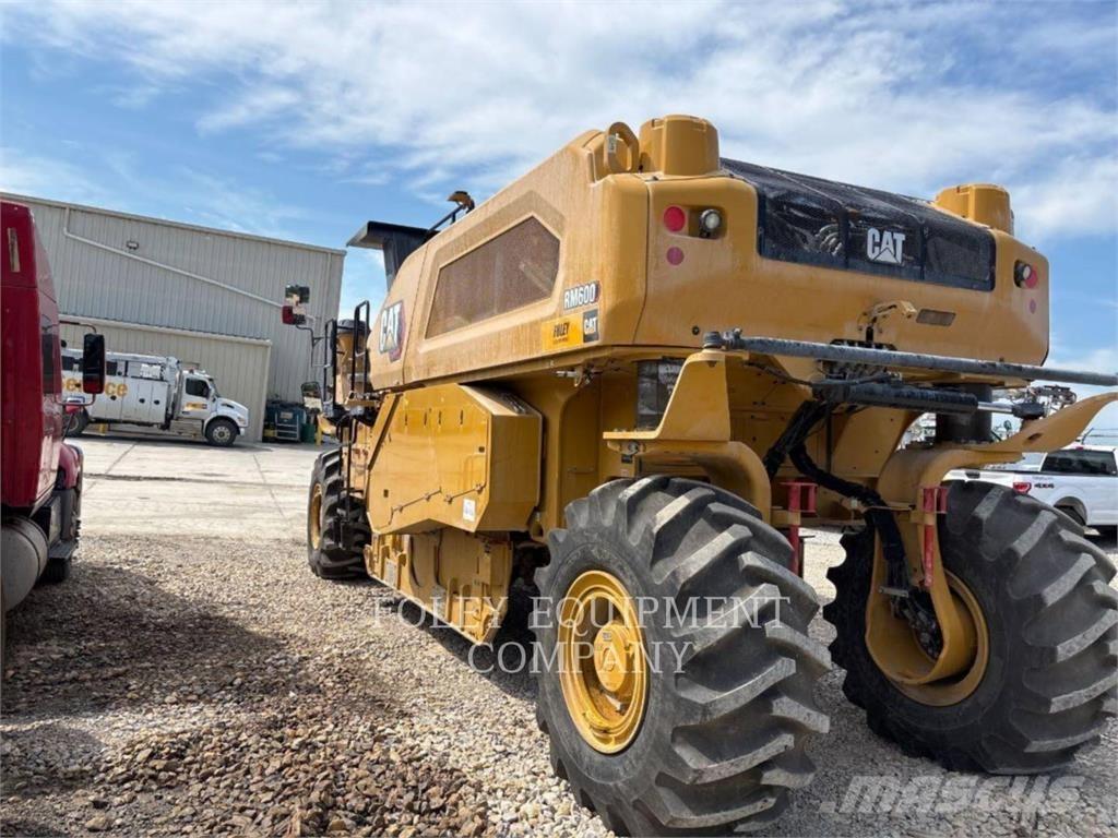 CAT RM600-01 Finisseur