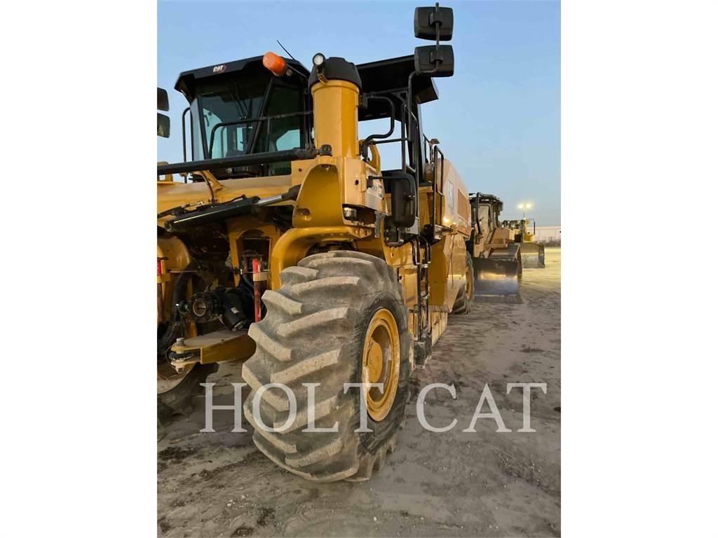 CAT RM800 CAB Recycleur bitume