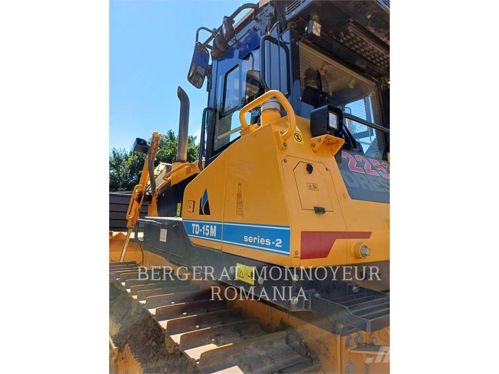 CAT TD-15M Bouteurs sur chenilles