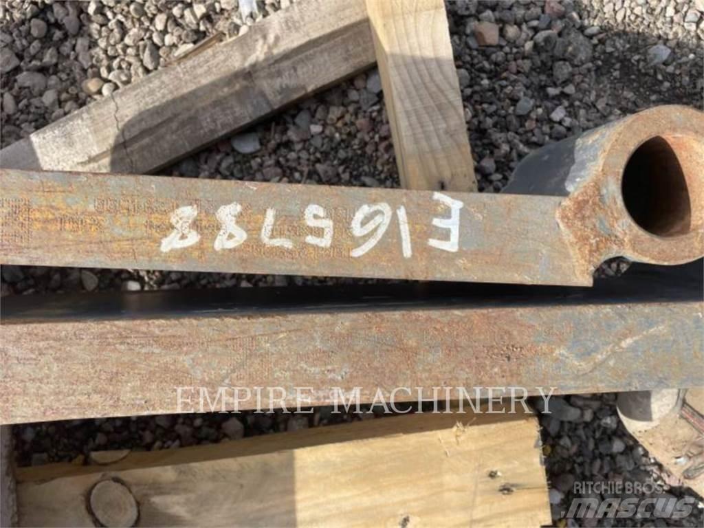 CAT TH-72TINE Fourche