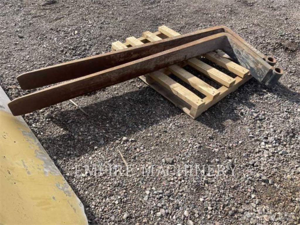 CAT TH-72TINE Fourche
