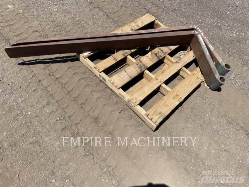 CAT TH TNS72 Fourche