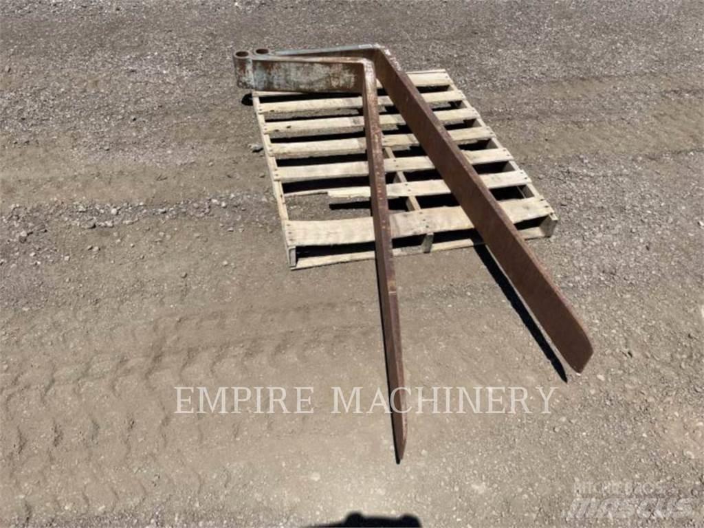 CAT TH TNS72 Fourche