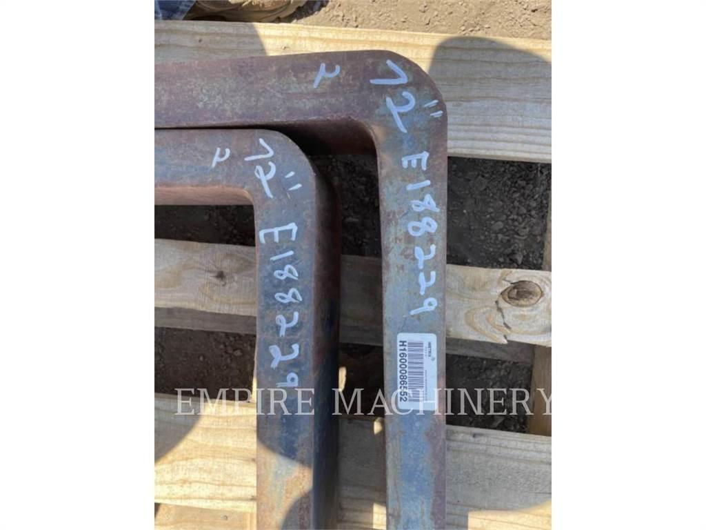 CAT TH TNS72 Fourche
