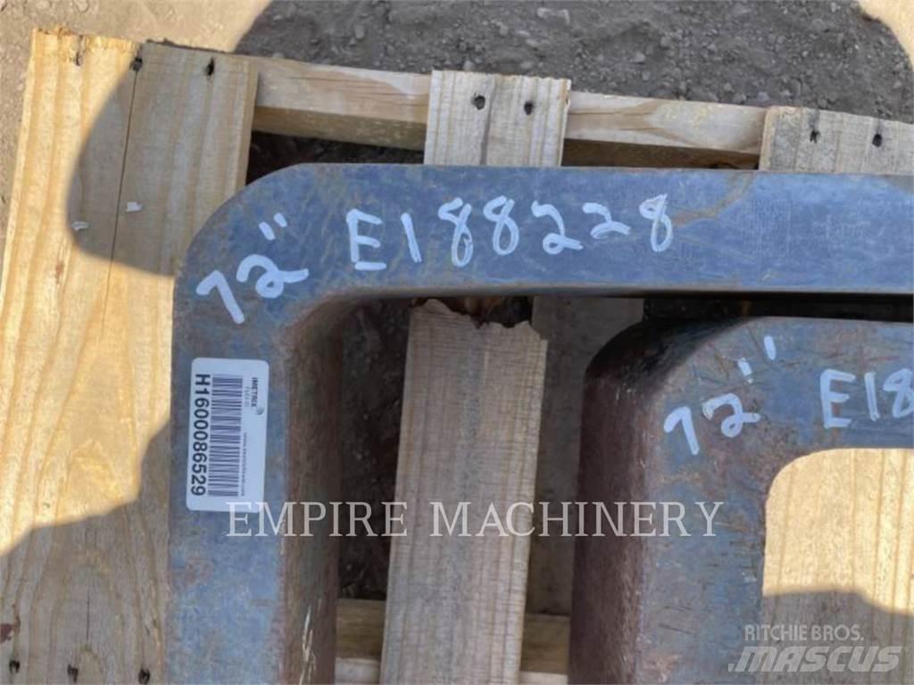 CAT TH TNS72 Fourche