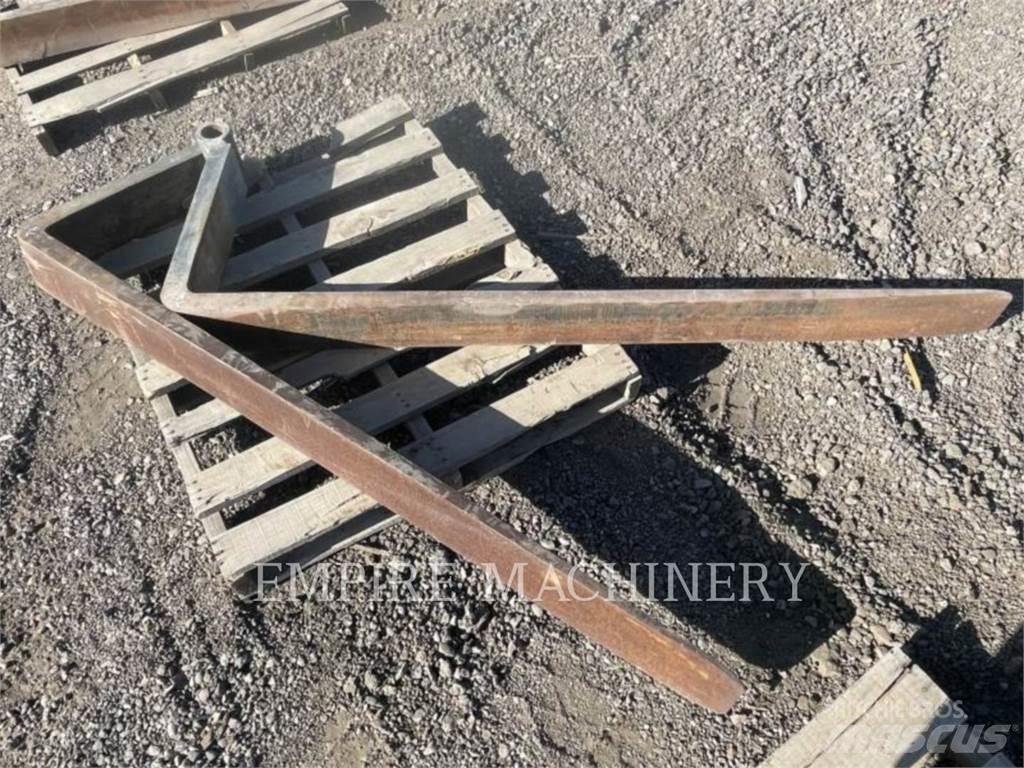 CAT TH TNS72 Fourche