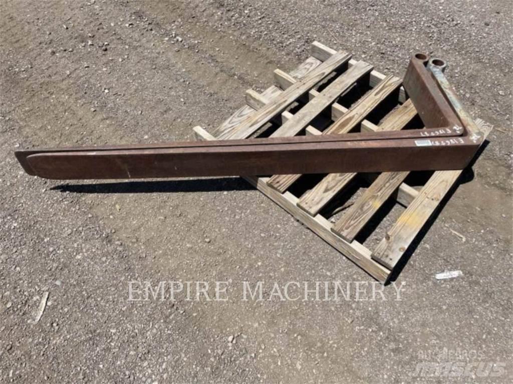 CAT TH TNS72 Fourche