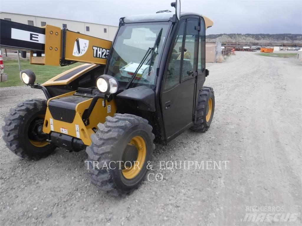 CAT TH255C Chariot télescopique