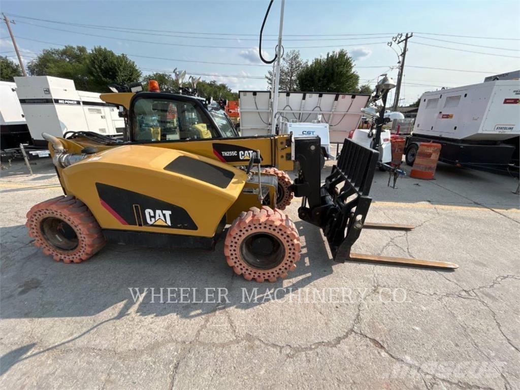 CAT TH255C CB Chariot télescopique