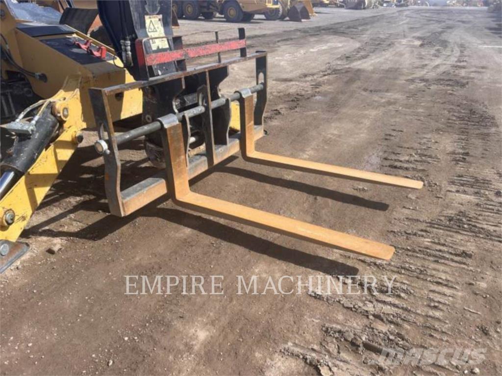 CAT TL1055D Chariot télescopique