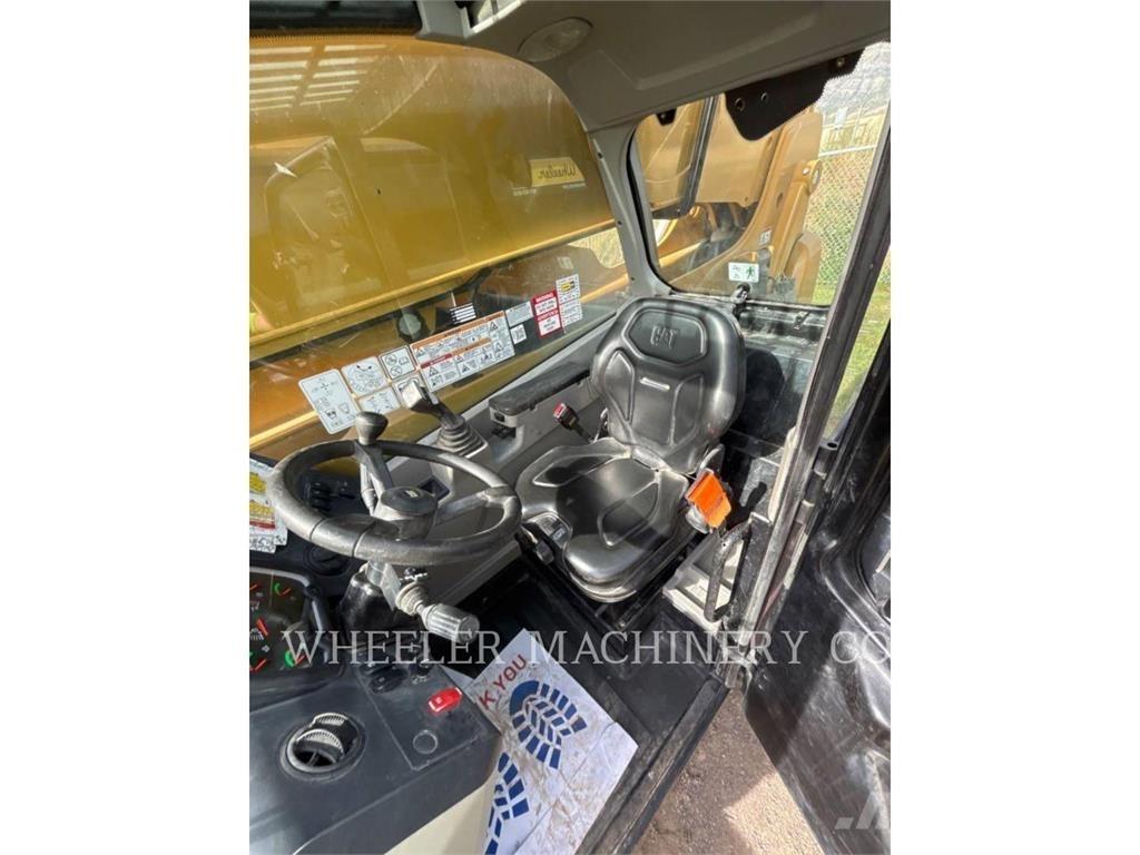 CAT TL1055D CB Chariot télescopique