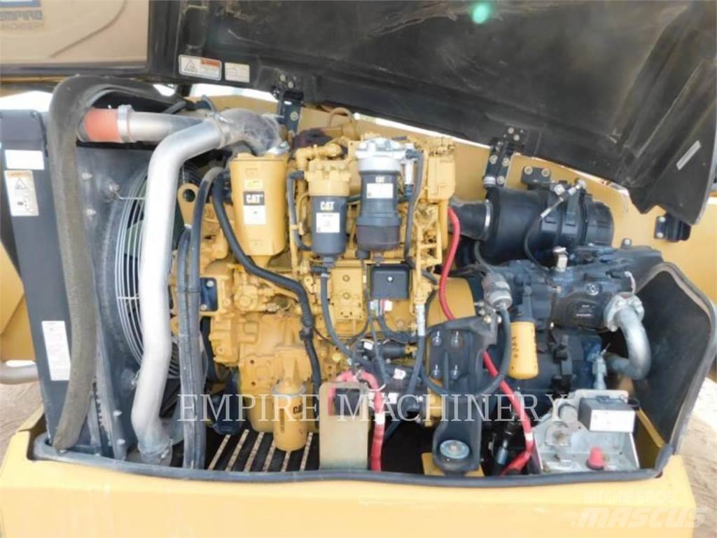 CAT TL1255D Chariot télescopique